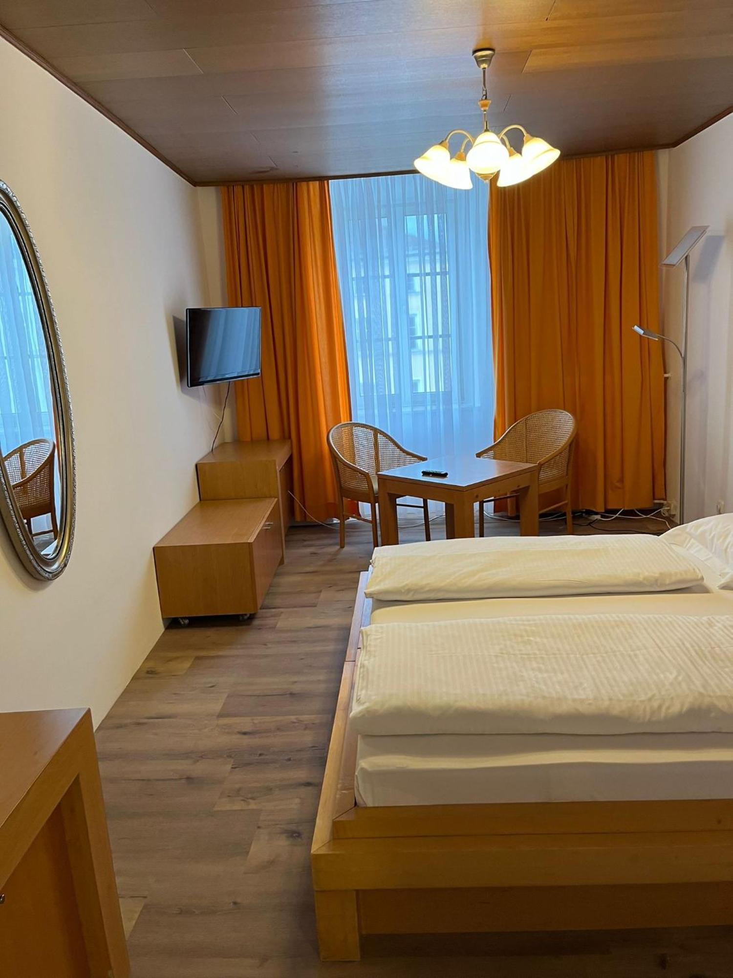 City Hotel Post 20 Braunau am Inn Bagian luar foto