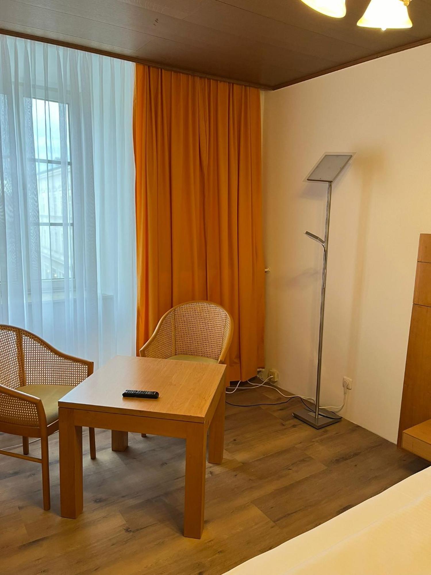 City Hotel Post 20 Braunau am Inn Bagian luar foto