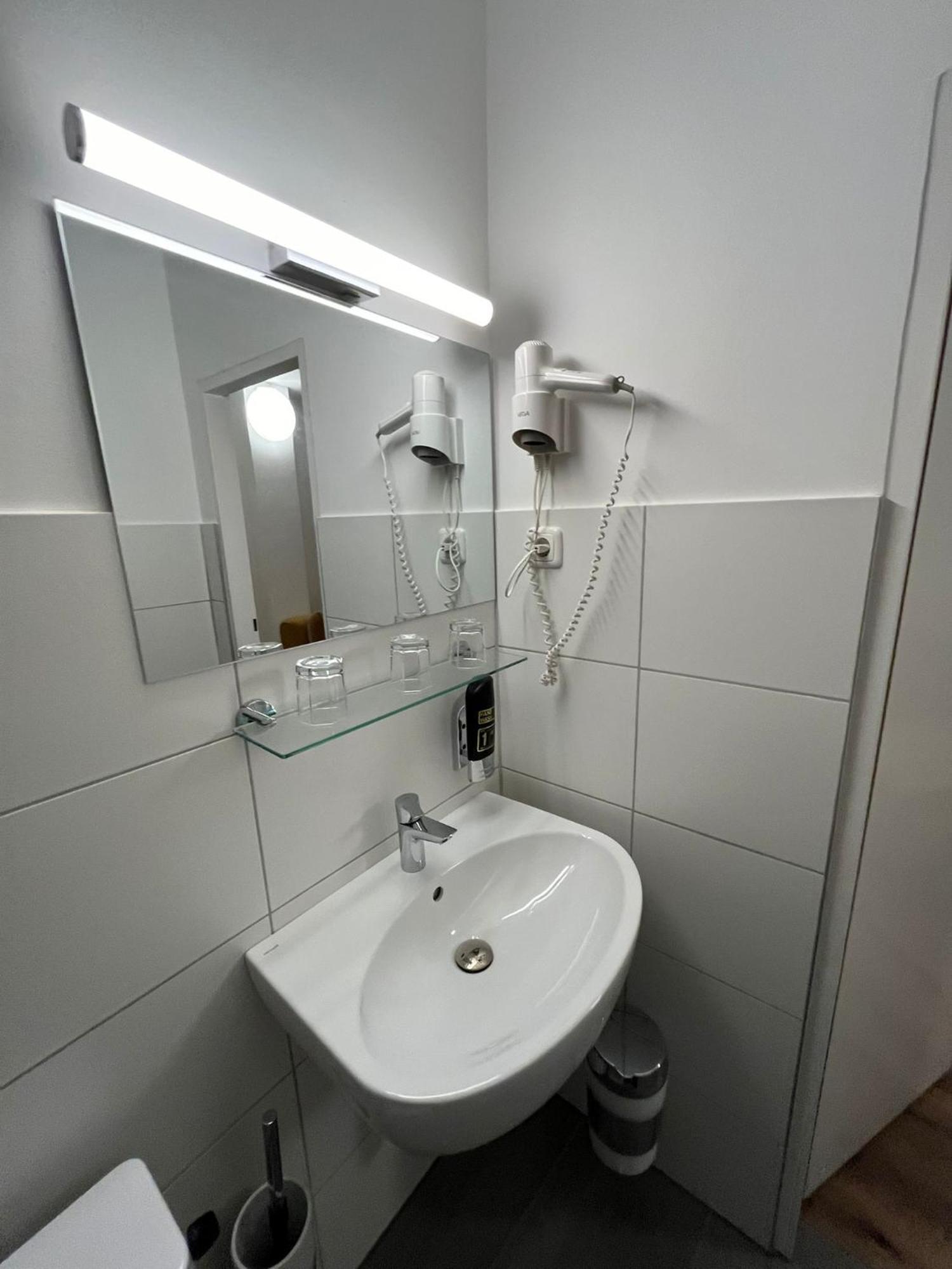 City Hotel Post 20 Braunau am Inn Bagian luar foto