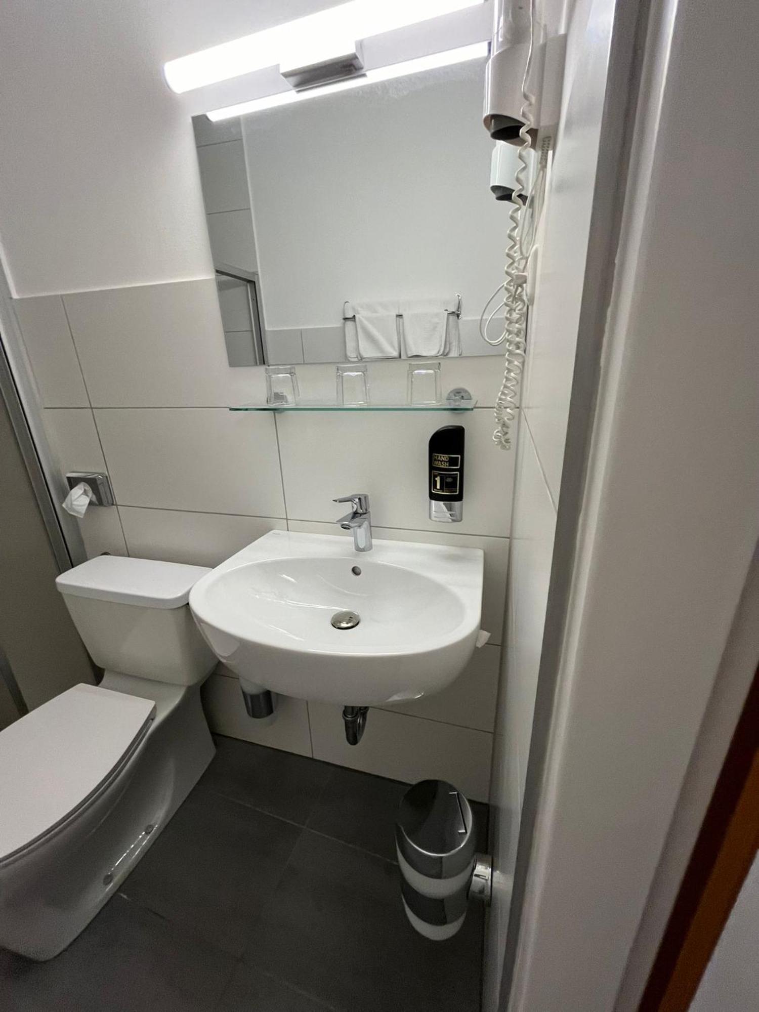 City Hotel Post 20 Braunau am Inn Bagian luar foto