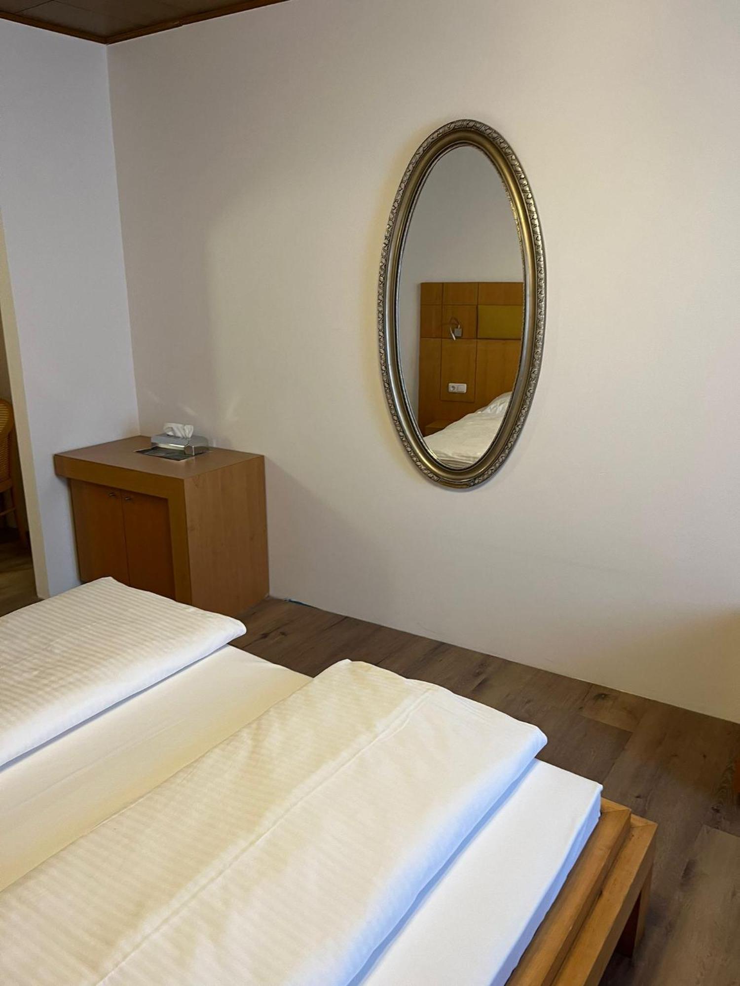 City Hotel Post 20 Braunau am Inn Bagian luar foto